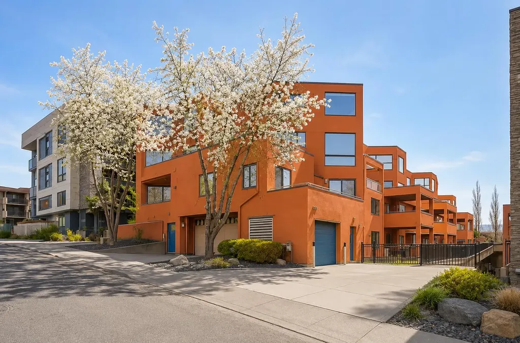 718 5 Street NE Calgary AB T2E 3W8