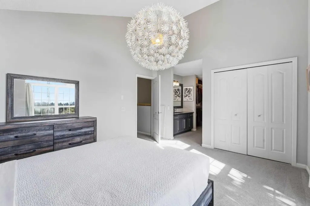 1997 Sirocco Drive SW Calgary AB T3H 3E6