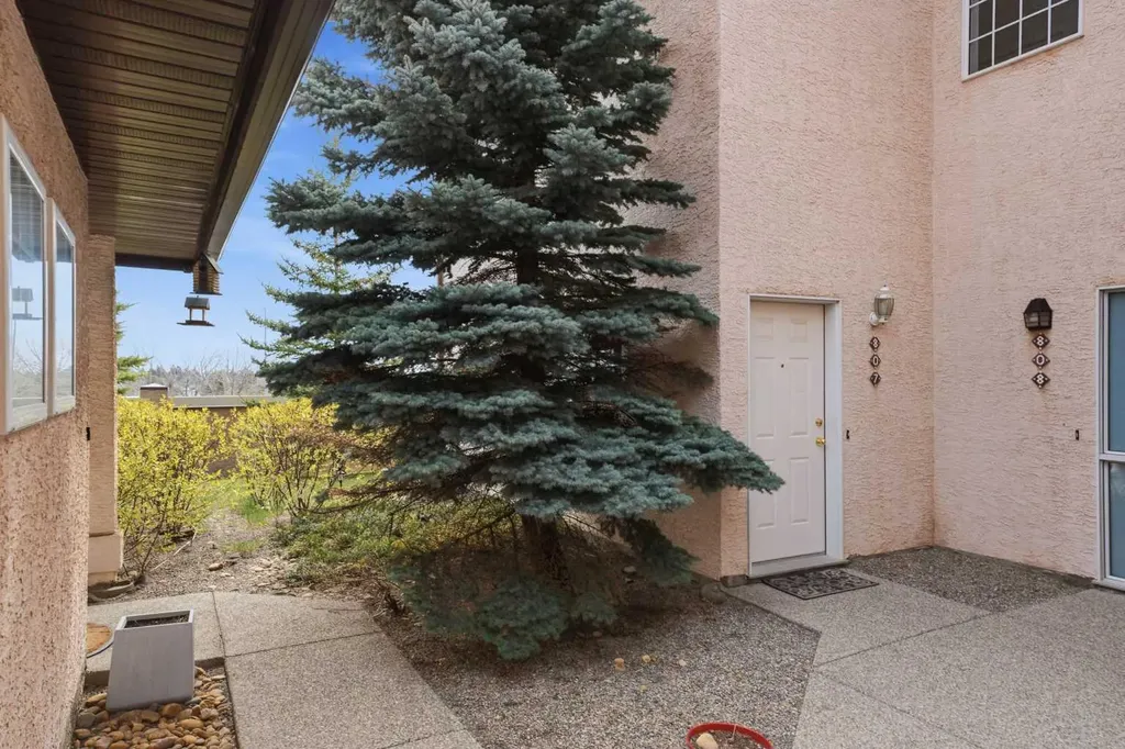1997 Sirocco Drive SW Calgary AB T3H 3E6