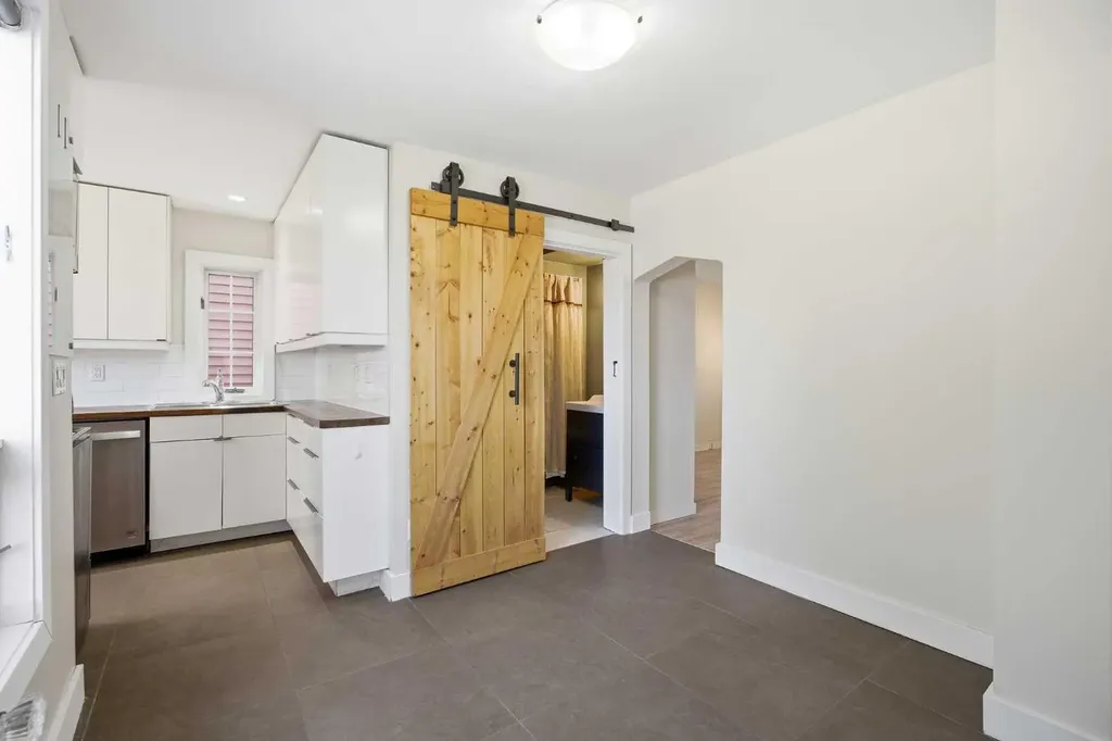 224 30 Avenue NE Calgary AB T2E 2C9