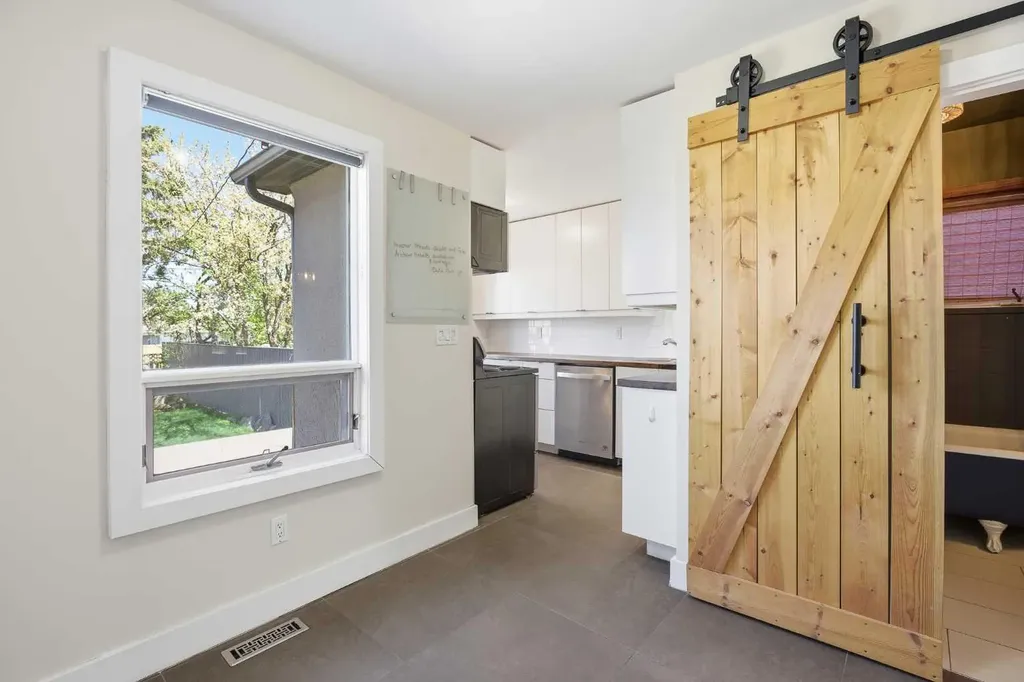 224 30 Avenue NE Calgary AB T2E 2C9
