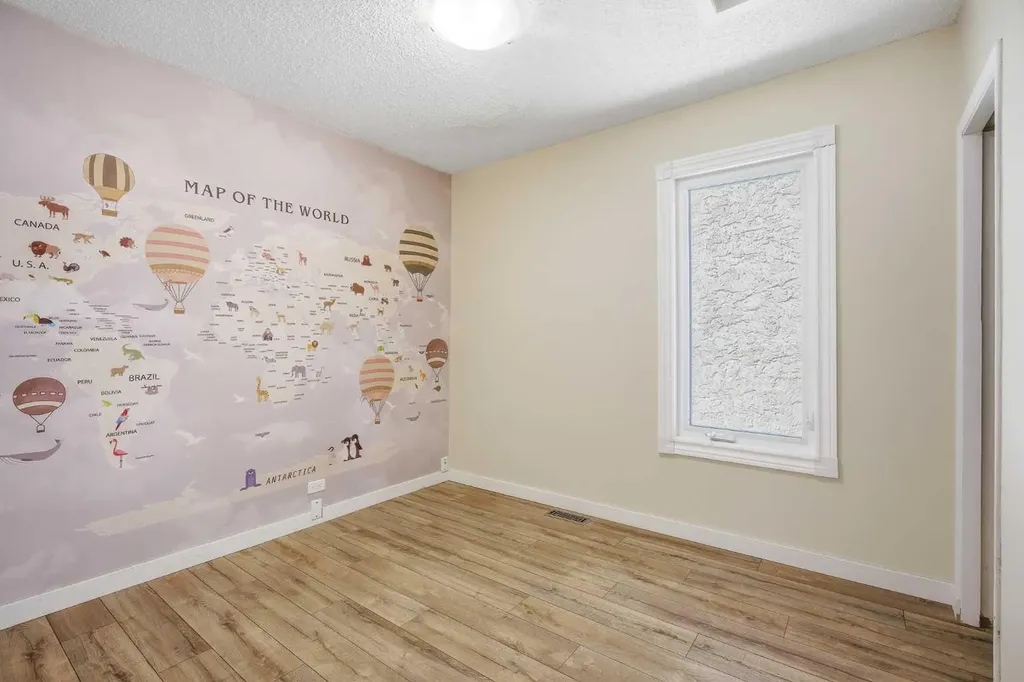 224 30 Avenue NE Calgary AB T2E 2C9