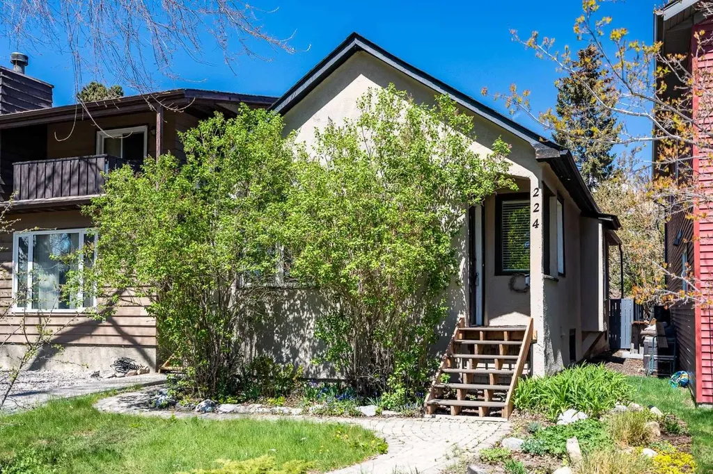 224 30 Avenue NE Calgary AB T2E 2C9