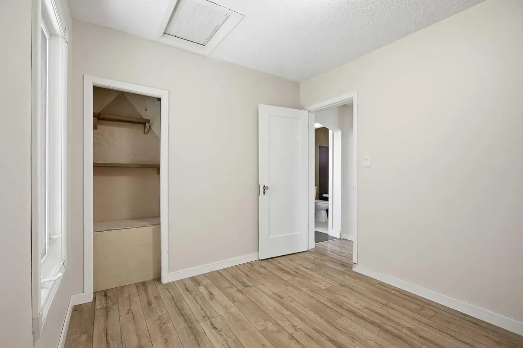 224 30 Avenue NE Calgary AB T2E 2C9