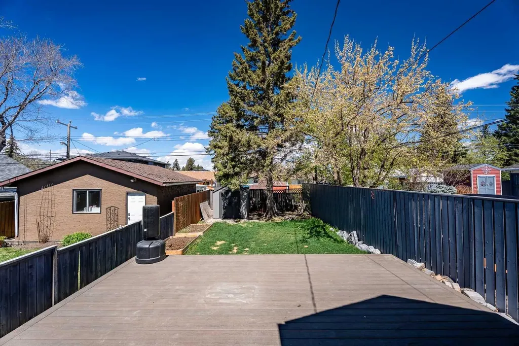 224 30 Avenue NE Calgary AB T2E 2C9
