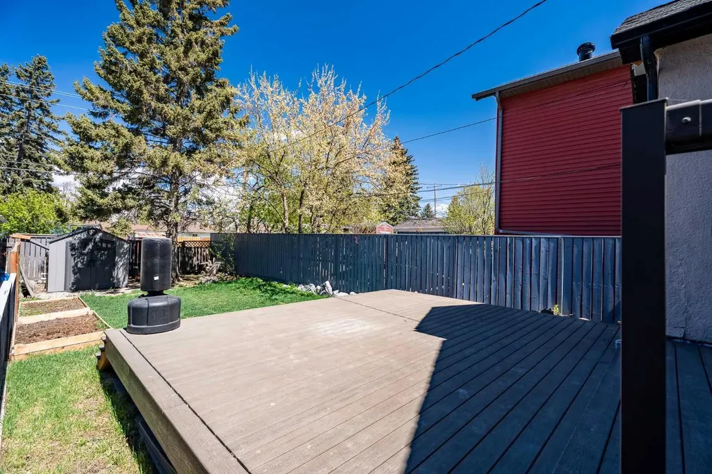 224 30 Avenue NE Calgary AB T2E 2C9