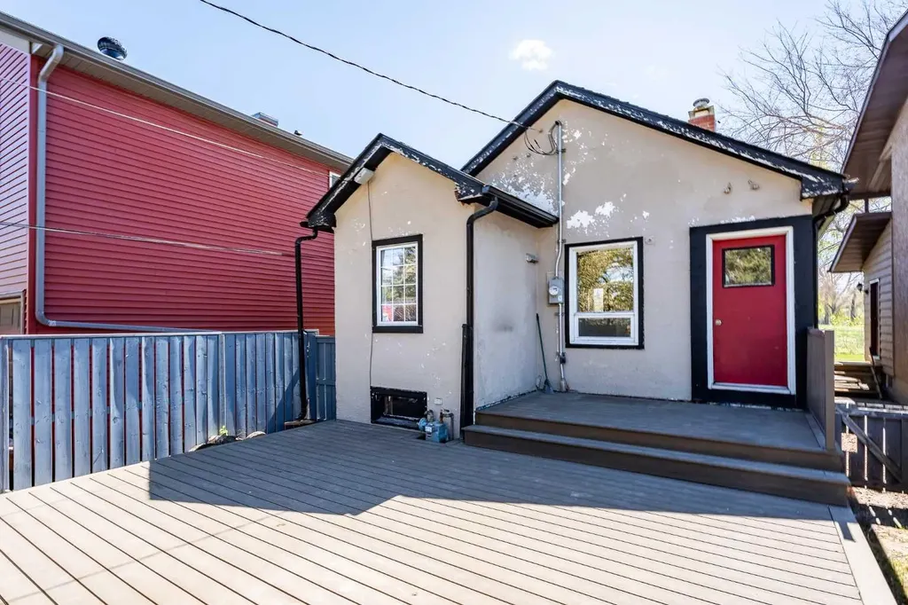 224 30 Avenue NE Calgary AB T2E 2C9
