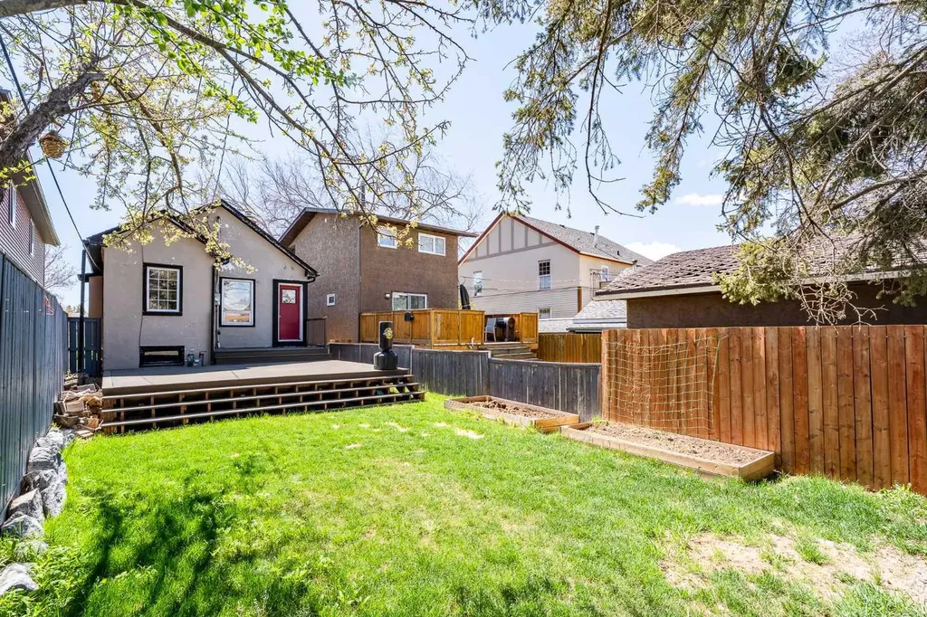 224 30 Avenue NE Calgary AB T2E 2C9