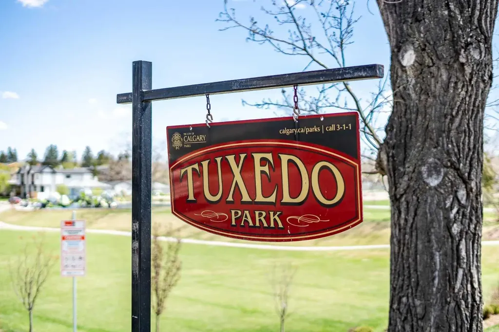 224 30 Avenue NE Calgary AB T2E 2C9