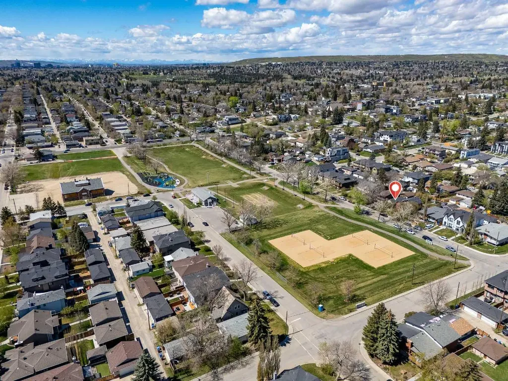 224 30 Avenue NE Calgary AB T2E 2C9