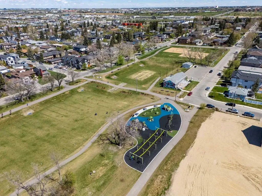 224 30 Avenue NE Calgary AB T2E 2C9