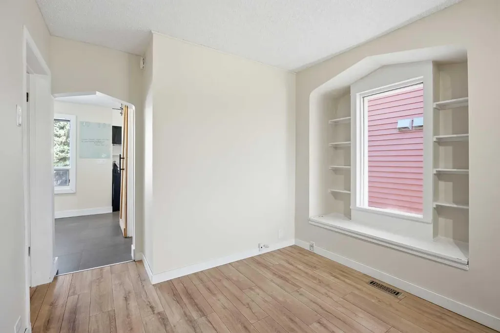 224 30 Avenue NE Calgary AB T2E 2C9