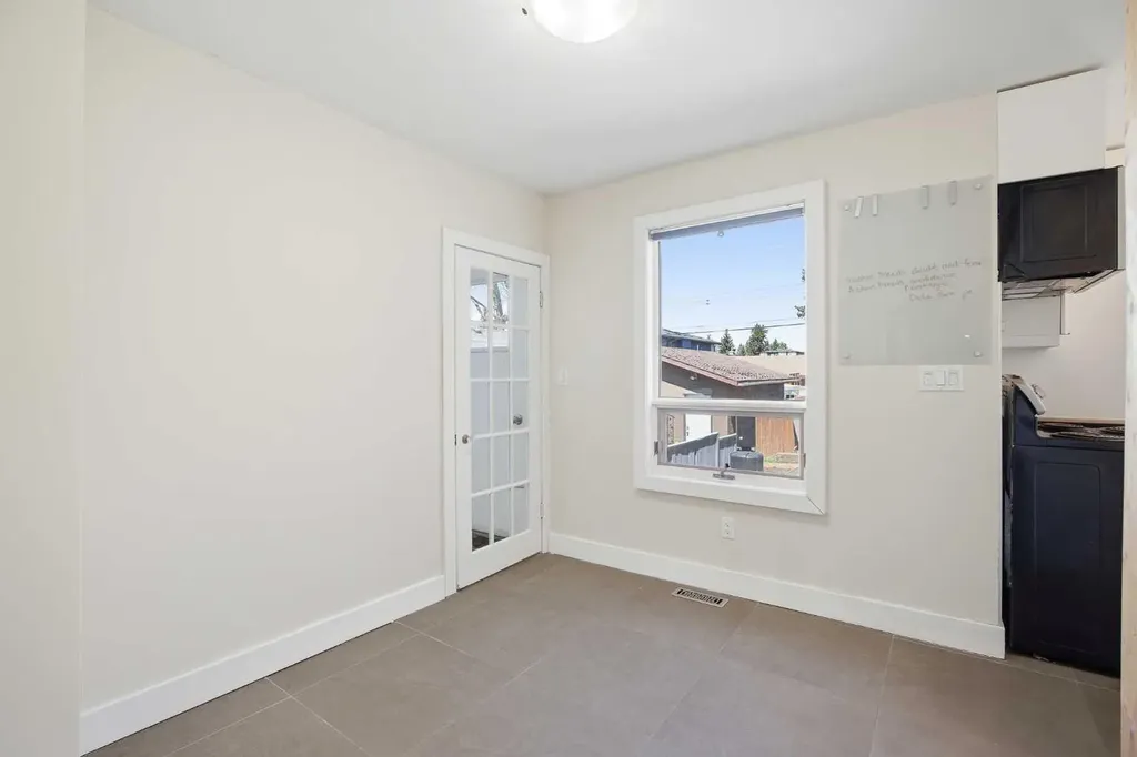 224 30 Avenue NE Calgary AB T2E 2C9