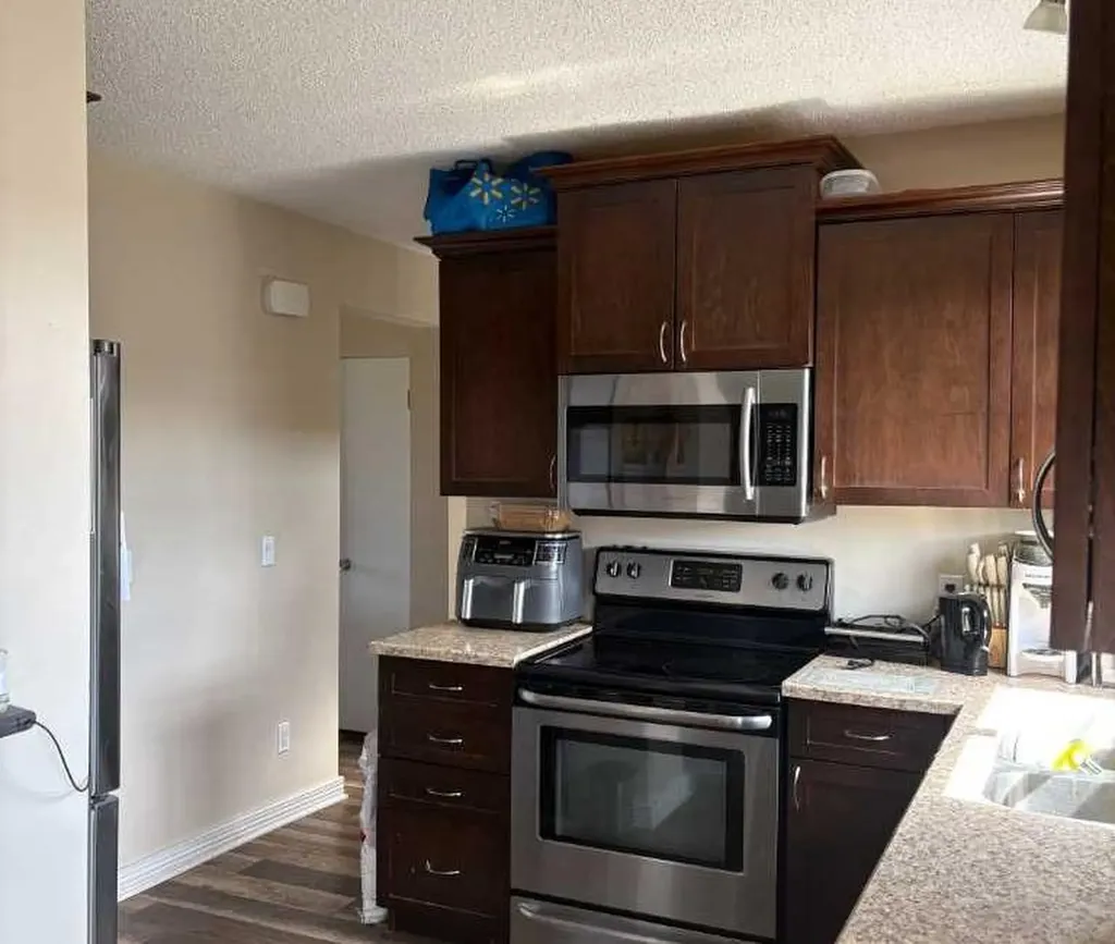 9523 89 Avenue Peace River AB T8S1G7