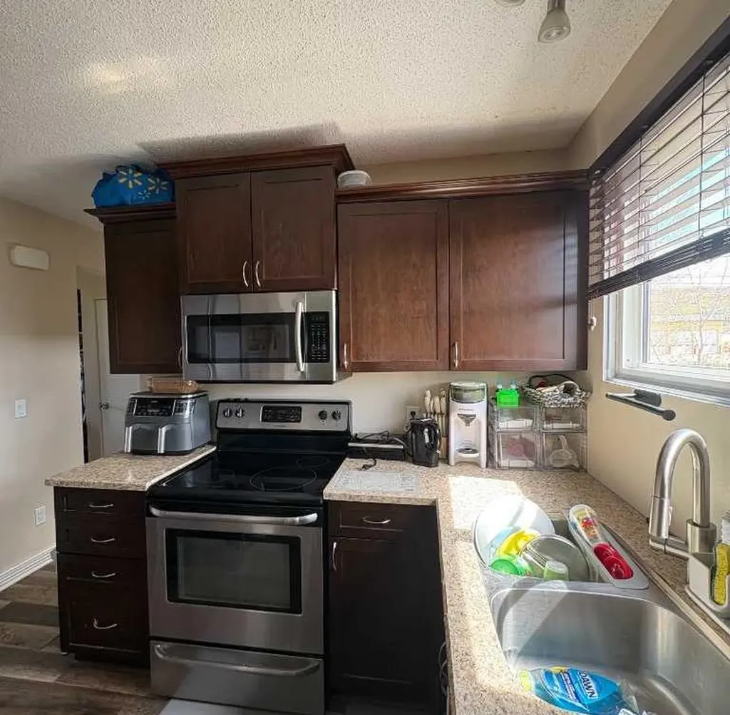 9523 89 Avenue Peace River AB T8S1G7