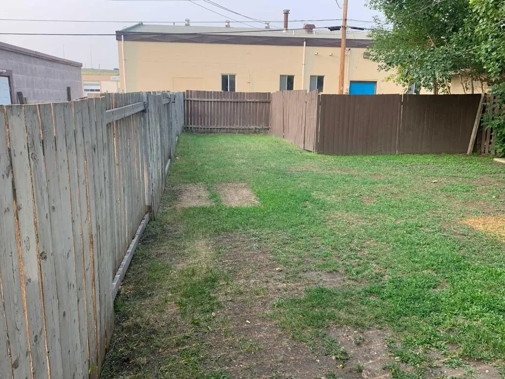 9523 89 Avenue Peace River AB T8S1G7