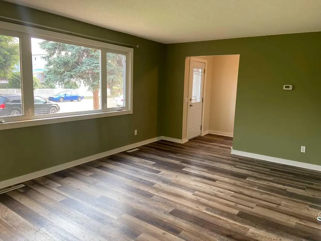 9523 89 Avenue Peace River AB T8S1G7
