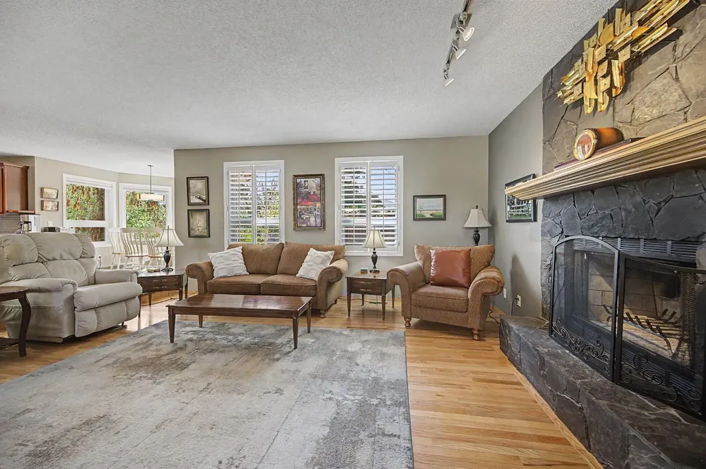 7 Straddock Crescent SW Calgary AB T3H 2S6