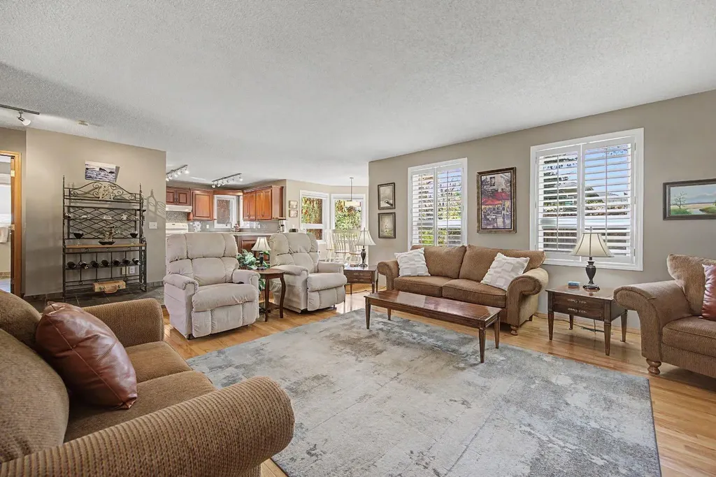 7 Straddock Crescent SW Calgary AB T3H 2S6