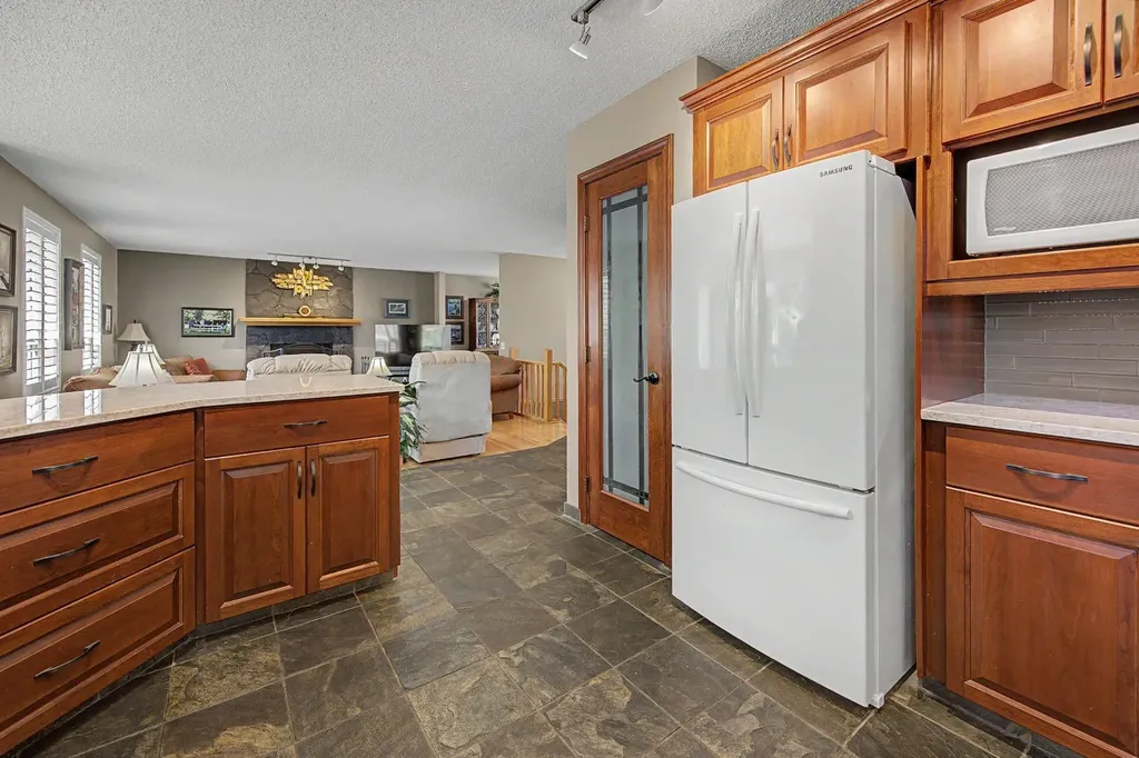 7 Straddock Crescent SW Calgary AB T3H 2S6