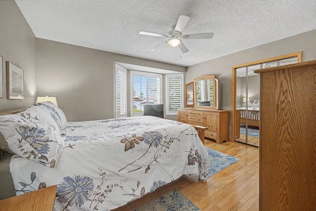 7 Straddock Crescent SW Calgary AB T3H 2S6