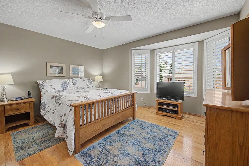 7 Straddock Crescent SW Calgary AB T3H 2S6
