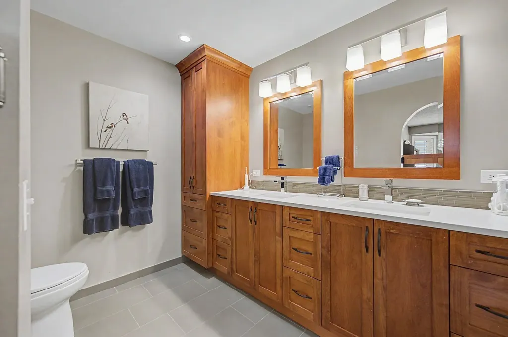 7 Straddock Crescent SW Calgary AB T3H 2S6