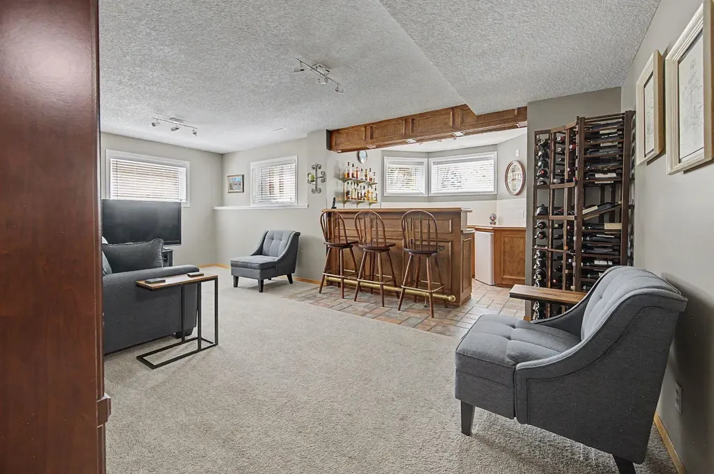 7 Straddock Crescent SW Calgary AB T3H 2S6