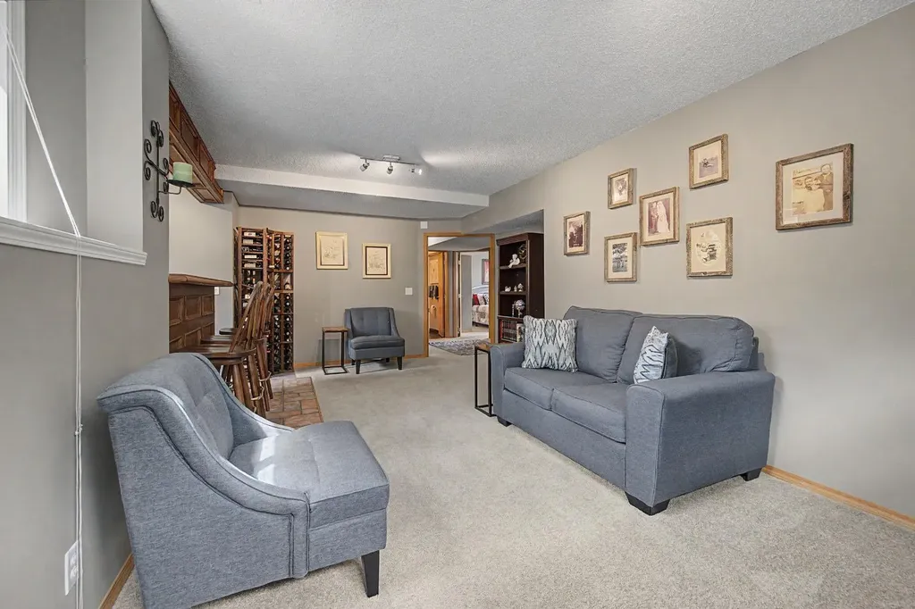 7 Straddock Crescent SW Calgary AB T3H 2S6