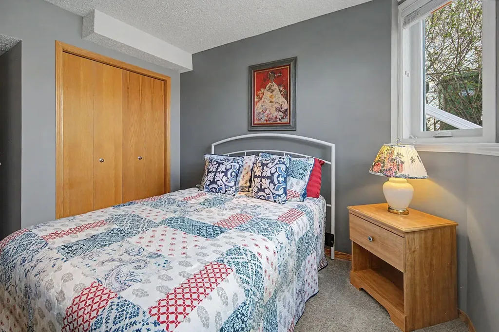 7 Straddock Crescent SW Calgary AB T3H 2S6