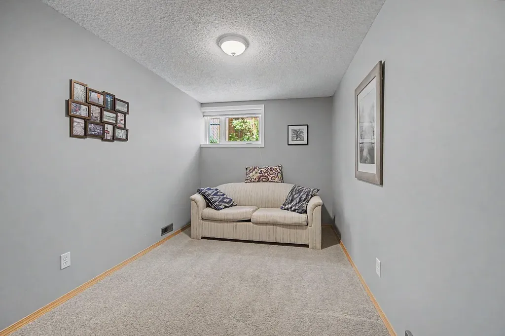7 Straddock Crescent SW Calgary AB T3H 2S6