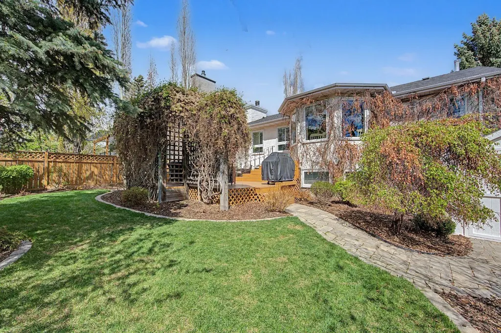 7 Straddock Crescent SW Calgary AB T3H 2S6