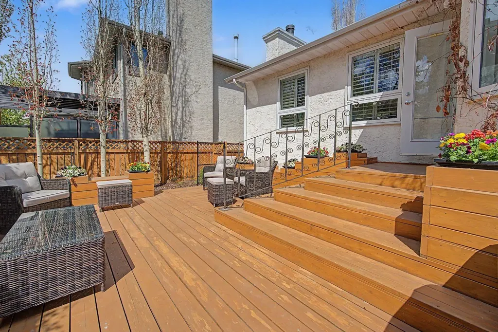 7 Straddock Crescent SW Calgary AB T3H 2S6
