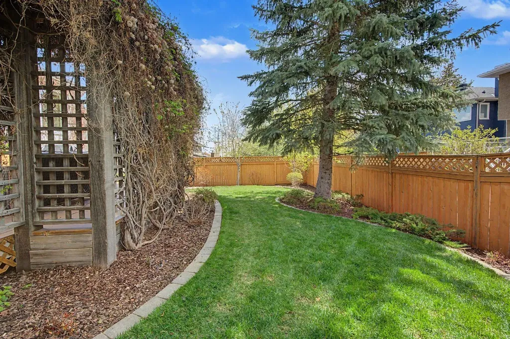 7 Straddock Crescent SW Calgary AB T3H 2S6