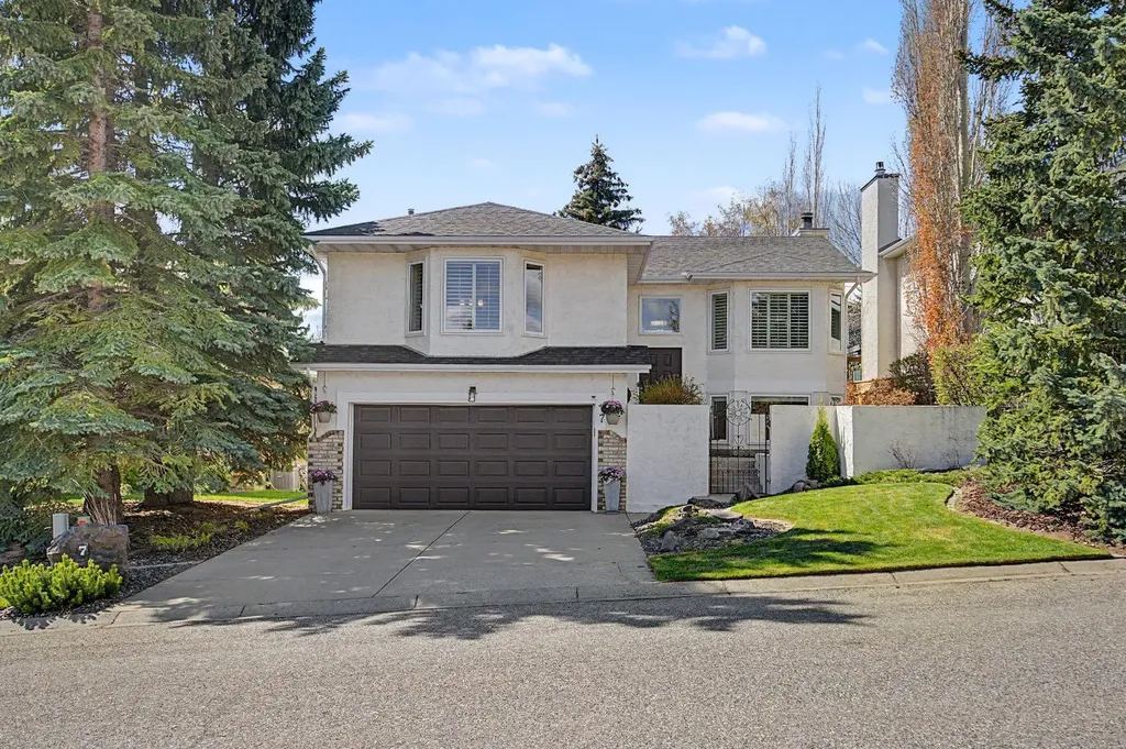 7 Straddock Crescent SW Calgary AB T3H 2S6