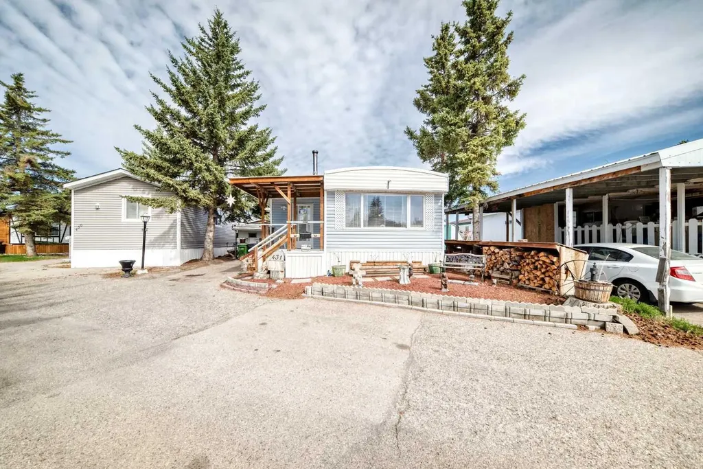 3223 83 Street NW Calgary AB T3B 5P2