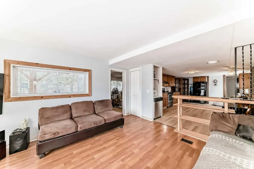 3223 83 Street NW Calgary AB T3B 5P2