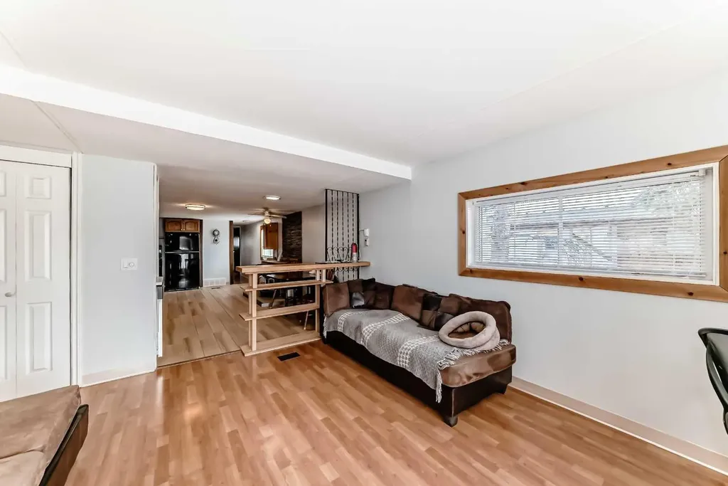 3223 83 Street NW Calgary AB T3B 5P2