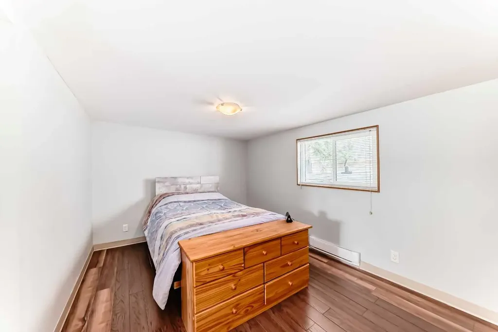 3223 83 Street NW Calgary AB T3B 5P2