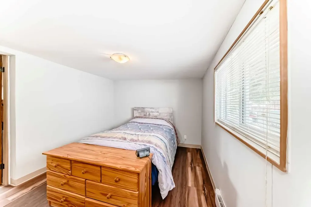 3223 83 Street NW Calgary AB T3B 5P2