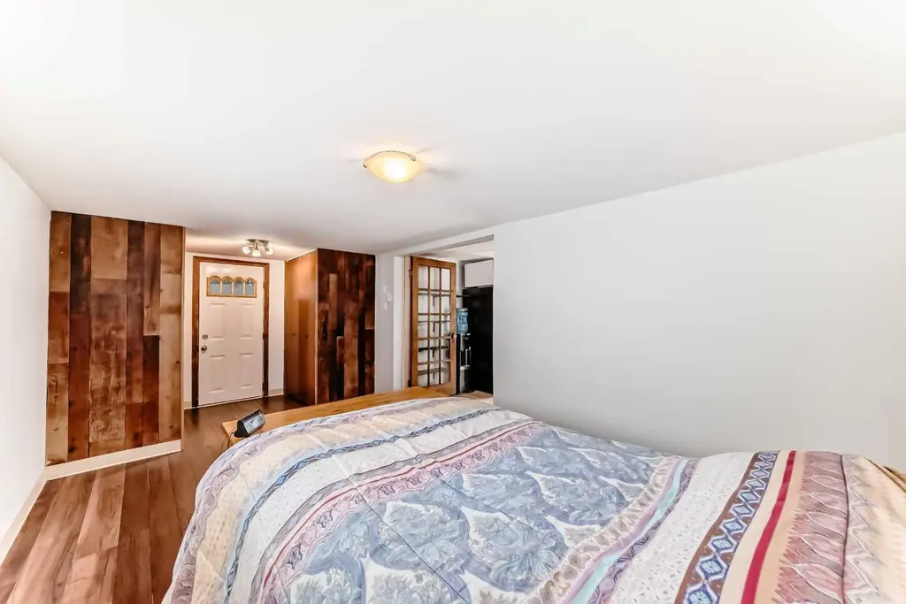 3223 83 Street NW Calgary AB T3B 5P2