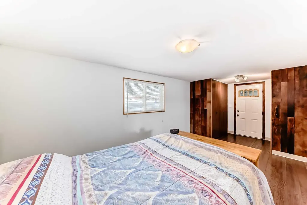 3223 83 Street NW Calgary AB T3B 5P2