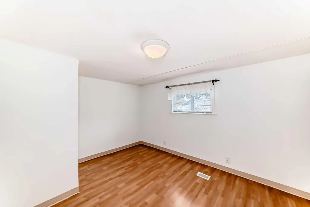 3223 83 Street NW Calgary AB T3B 5P2