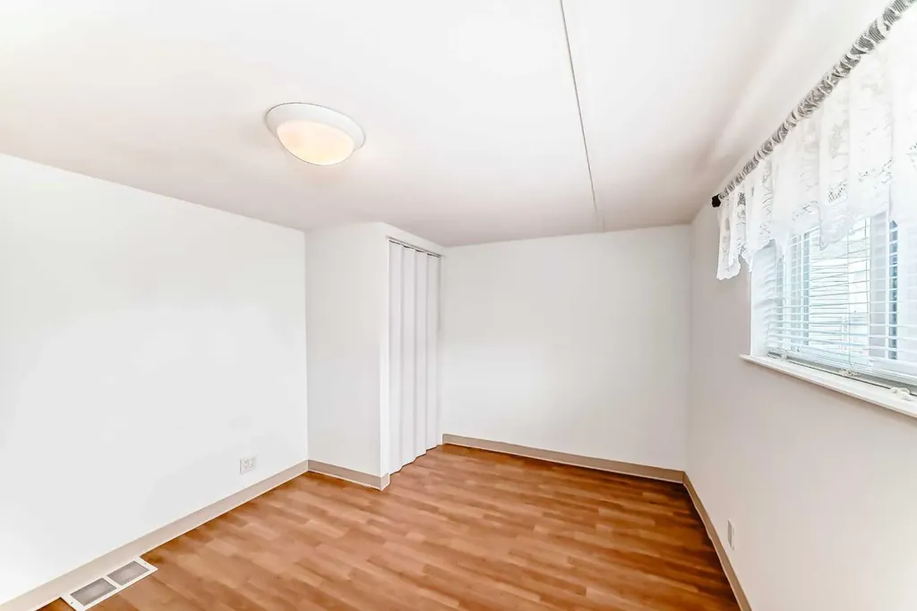 3223 83 Street NW Calgary AB T3B 5P2
