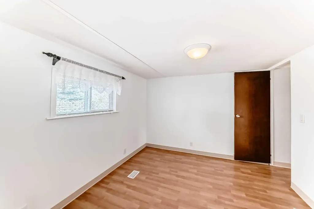 3223 83 Street NW Calgary AB T3B 5P2
