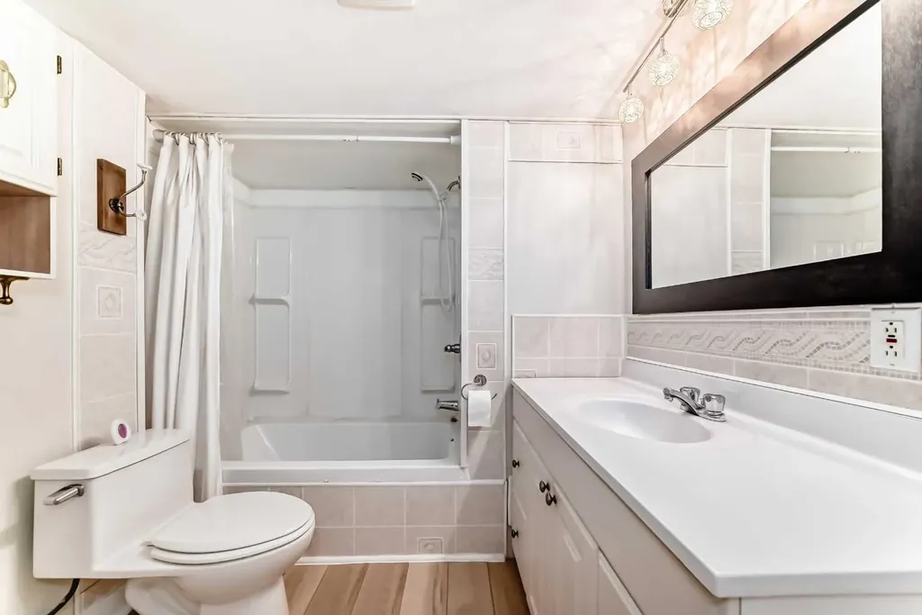 3223 83 Street NW Calgary AB T3B 5P2
