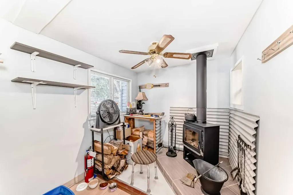 3223 83 Street NW Calgary AB T3B 5P2