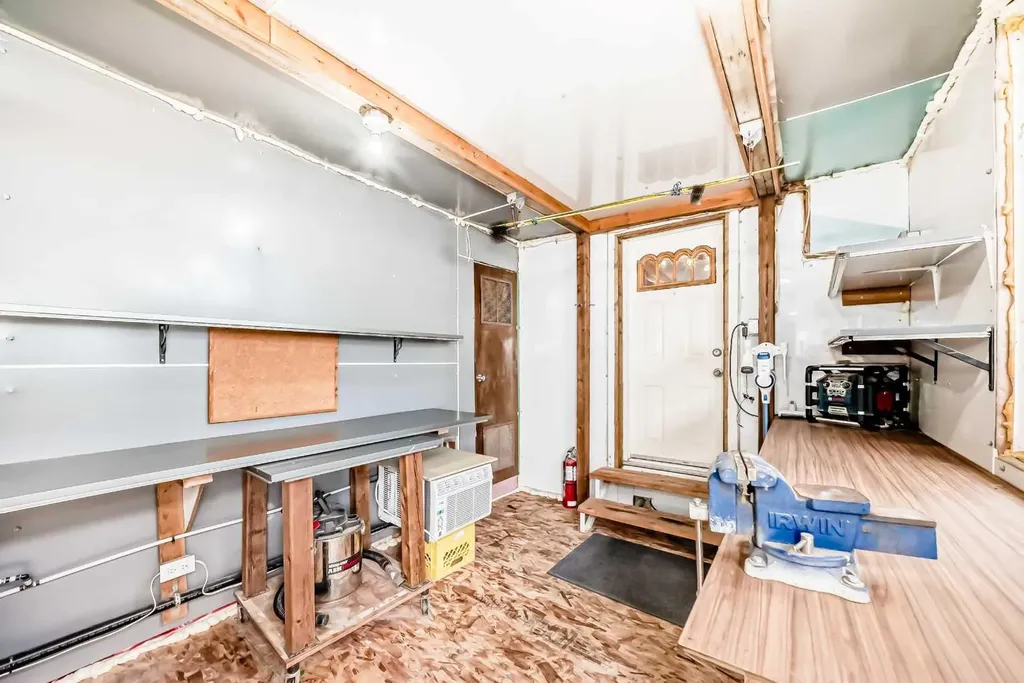 3223 83 Street NW Calgary AB T3B 5P2