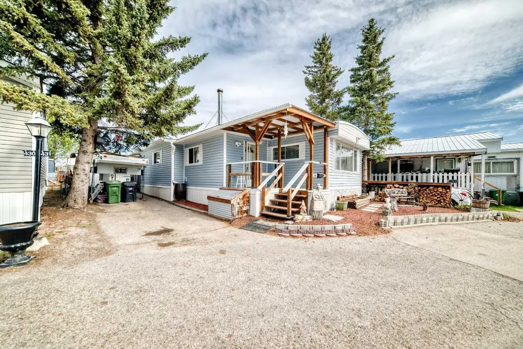 3223 83 Street NW Calgary AB T3B 5P2