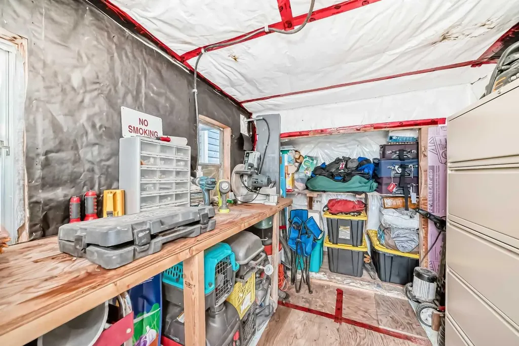 3223 83 Street NW Calgary AB T3B 5P2